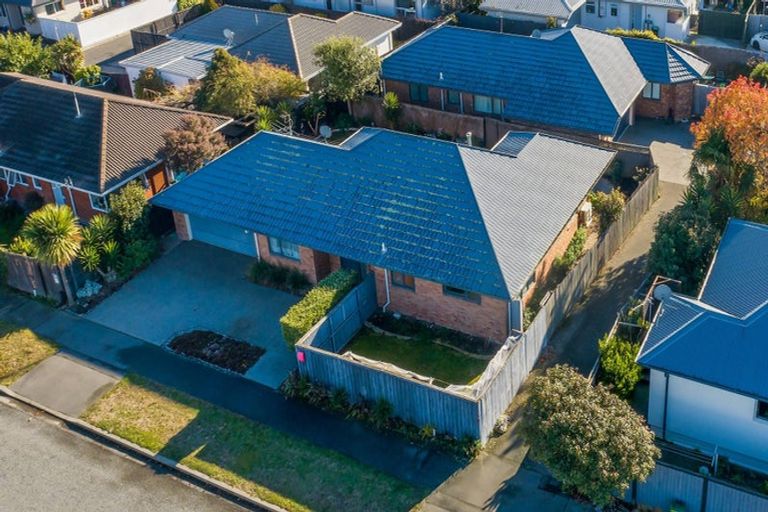 Photo of property in 2 Kirsten Place, Parklands, Christchurch, 8083