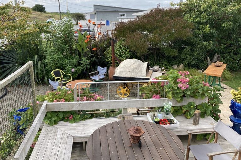 Photo of property in 1 Huia Street, Foxton Beach, Foxton, 4815