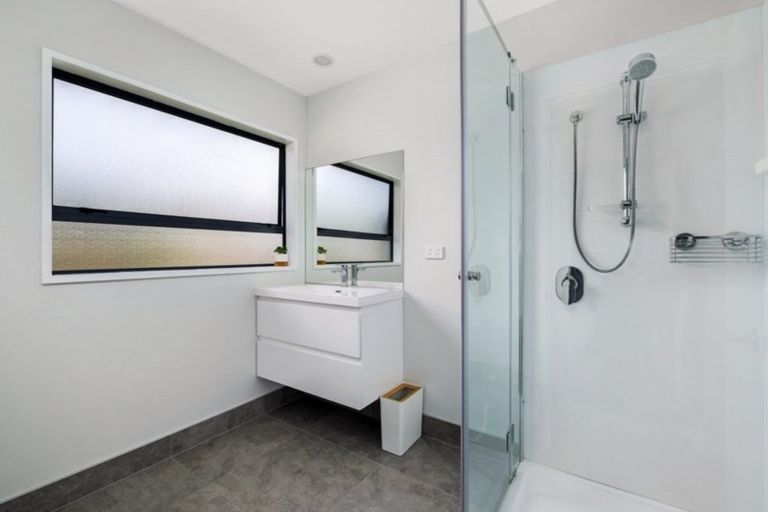 Photo of property in 17 Kings Drive, Wanaka, 9305