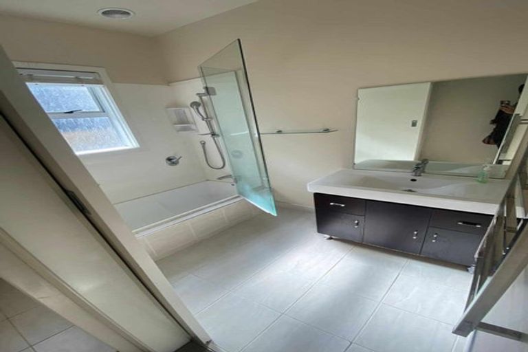 Photo of property in 22 Hampton Hill Road, Tawa, Wellington, 5028