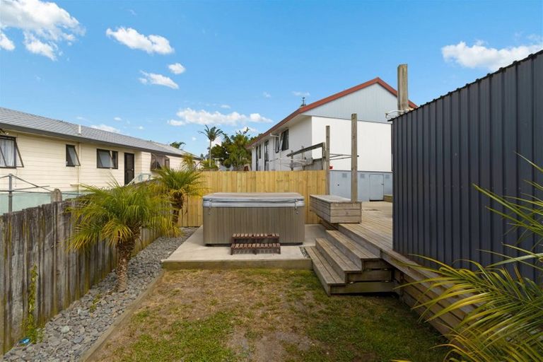 Photo of property in 34a Riserra Drive, Ranui, Auckland, 0612