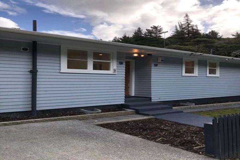 Photo of property in 9 Gribble Grove, Stokes Valley, Lower Hutt, 5019