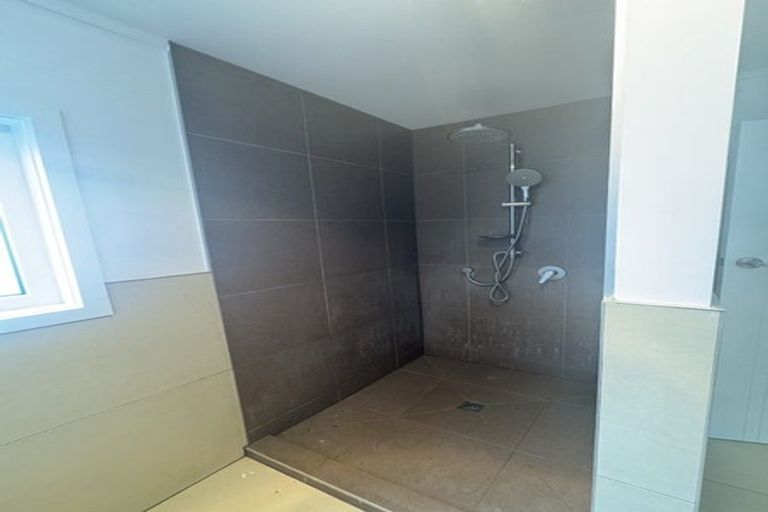 Photo of property in 14 Beazley Place, Glendene, Auckland, 0602