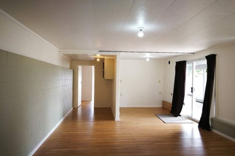 Photo of property in 33 Redwood Drive, Massey, Auckland, 0614