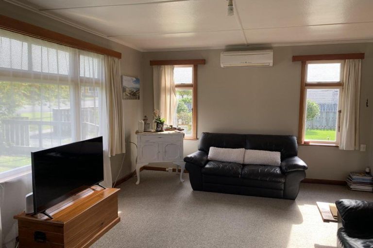 Photo of property in 36 Bruce Street, Hunterville, 4730