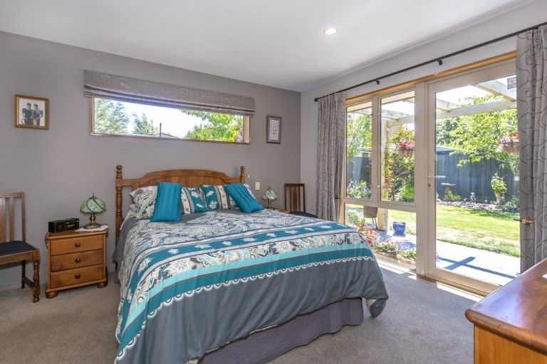 Photo of property in 6 Oratia Grove, Northwood, Christchurch, 8051