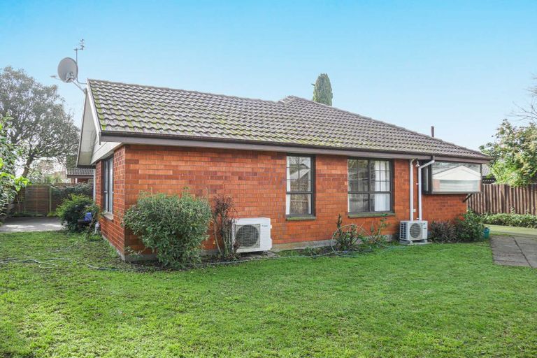 Photo of property in 2/17a Dalrye Place, Ilam, Christchurch, 8041