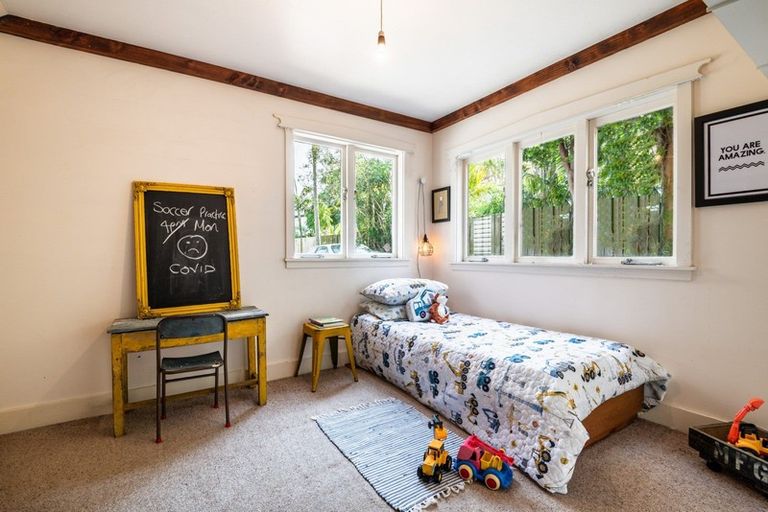 Photo of property in 9 Merani Street, Narrow Neck, Auckland, 0622