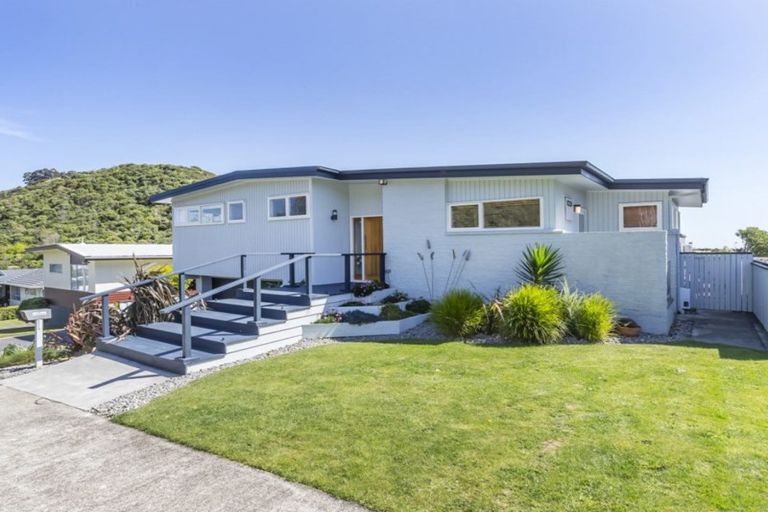 Photo of property in 5 Compass Way, Whitby, Porirua, 5024