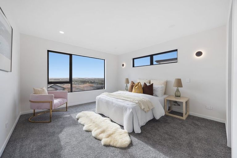 Photo of property in 8 Mill Hill Close, Flat Bush, 2019