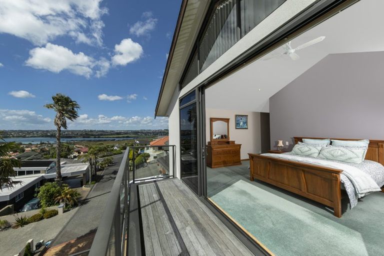 Photo of property in 10 Ashburn Close, Orewa, 0931