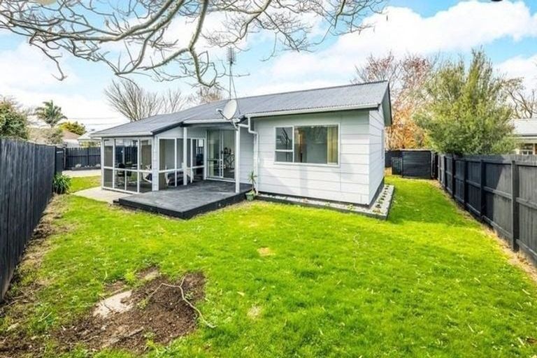 Photo of property in 2/11 Rollerson Street, Papakura, 2110