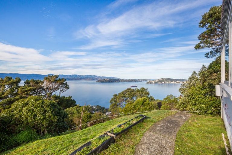 Photo of property in 104 Nicholson Road, Khandallah, Wellington, 6035