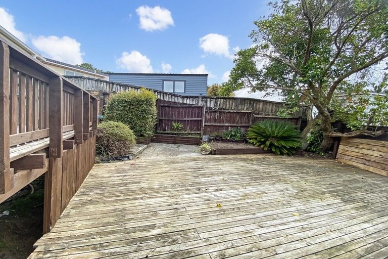 Photo of property in 15 Pisces Road, Glen Eden, Auckland, 0602