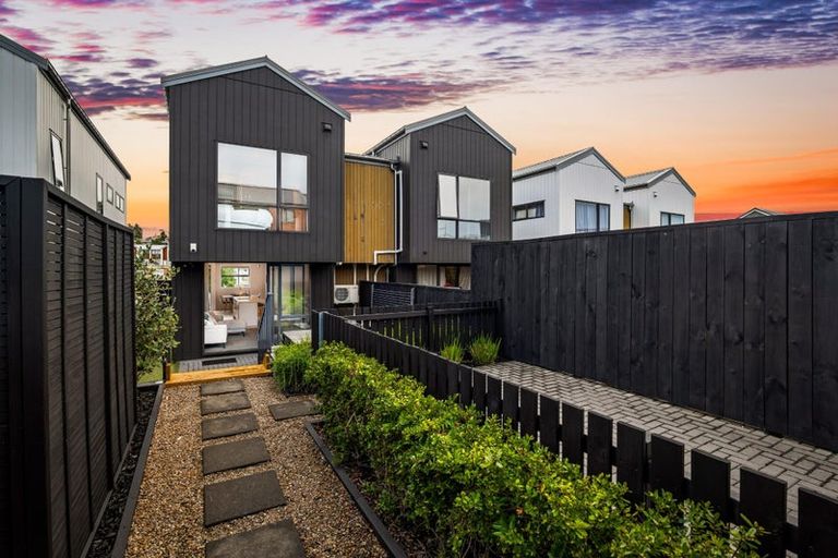 Photo of property in 6 Kapia Road, Westgate, Auckland, 0614