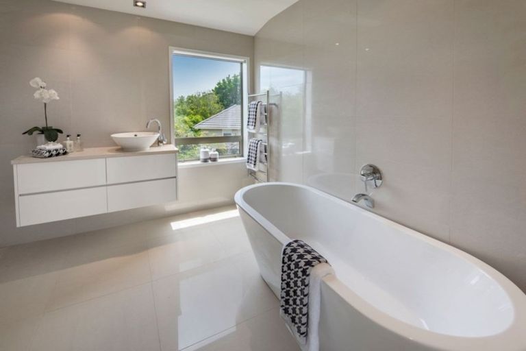 Photo of property in 31a Stanley Point Road, Stanley Point, Auckland, 0624