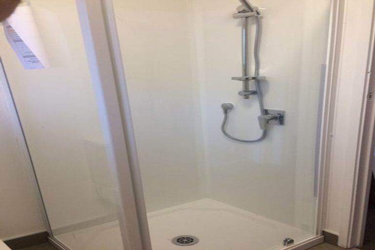 Photo of property in 4 Agincourt Street, Glenfield, Auckland, 0629