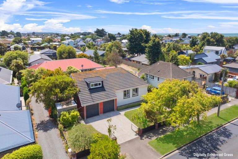 Photo of property in 74 Bowhill Road, New Brighton, Christchurch, 8083