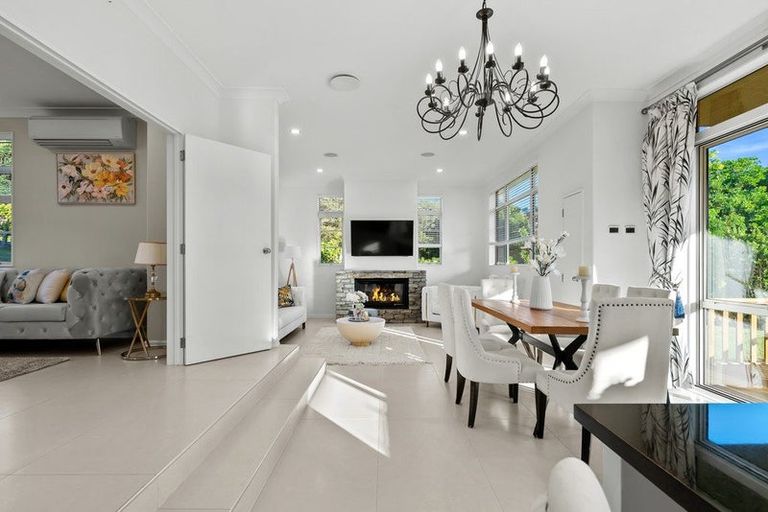 Photo of property in 16 Michael Bosher Way, Flat Bush, Auckland, 2019