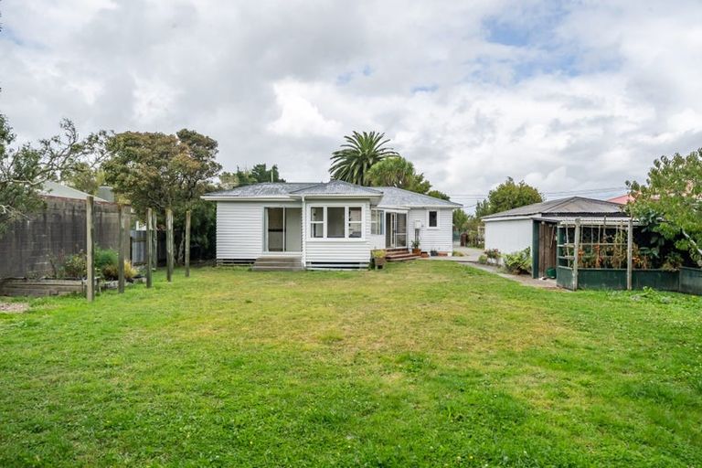 Photo of property in 83 Brandon Street, Featherston, 5710