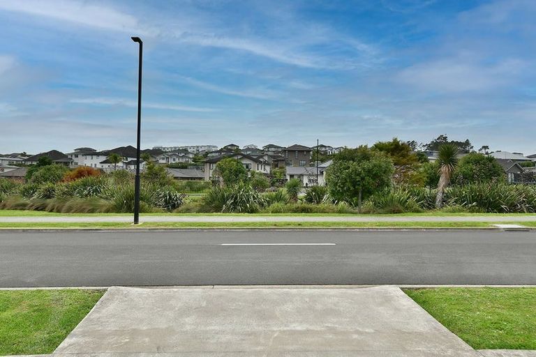 Photo of property in 202 Harris Drive, Silverdale, 0932