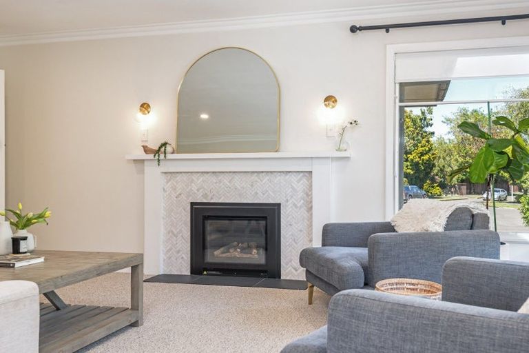 Photo of property in 11 Athlone Place, Hokowhitu, Palmerston North, 4410
