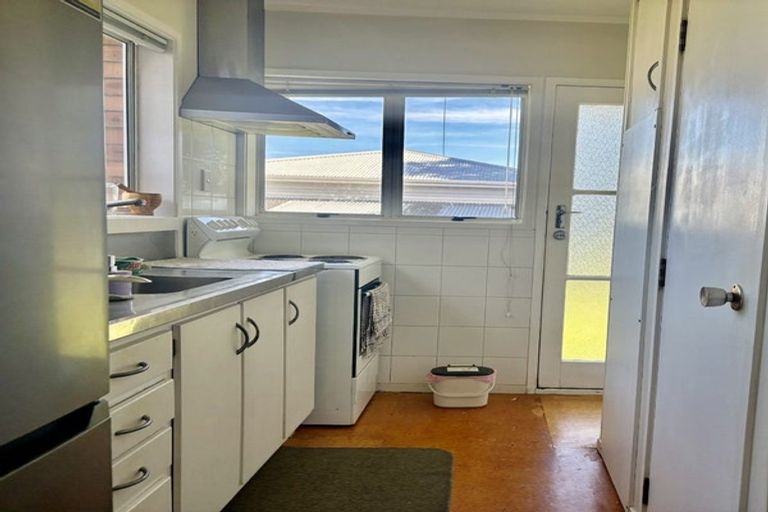 Photo of property in 4/318 Te Atatu Road, Te Atatu South, Auckland, 0610