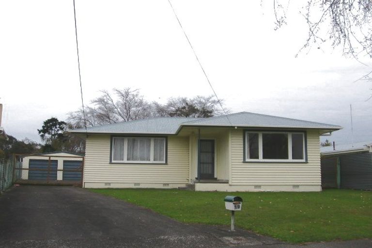 Photo of property in 19 Tararua Terrace, Cloverlea, Palmerston North, 4412