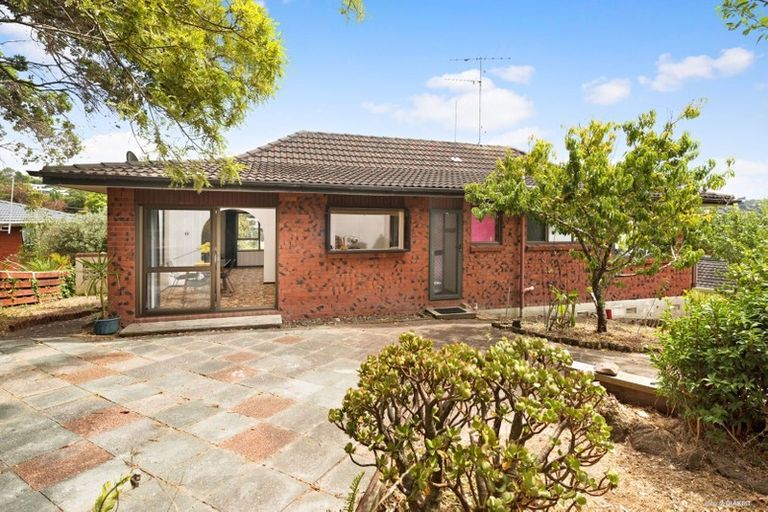 Photo of property in 2/723 Beach Road, Browns Bay, Auckland, 0630