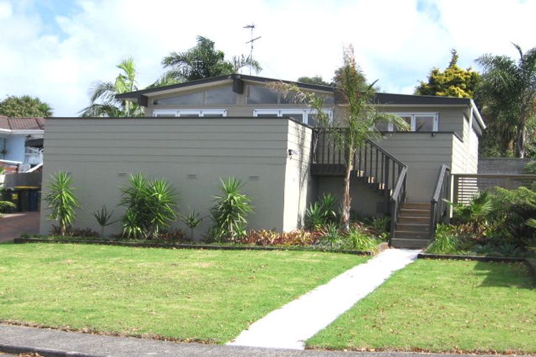 Photo of property in 26 Pipitea Place, Massey, Auckland, 0614