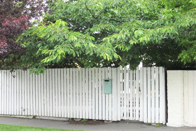 Photo of property in 35 Greendale Avenue, Avonhead, Christchurch, 8042