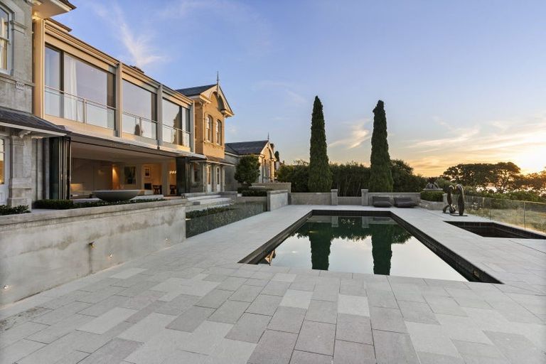 Photo of property in 27 Marine Parade, Herne Bay, Auckland, 1011