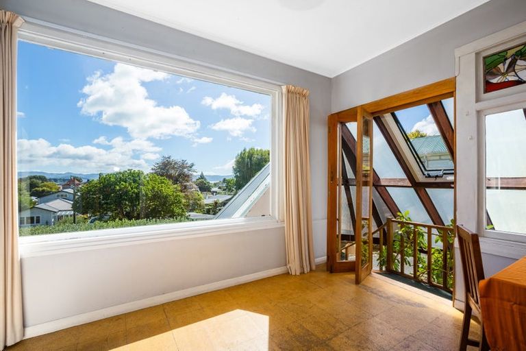 Photo of property in 24 Mahoe Street, Eastbourne, Lower Hutt, 5013