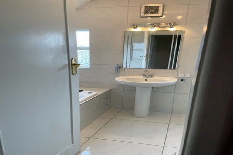 Photo of property in 55 Straven Road, Riccarton, Christchurch, 8011