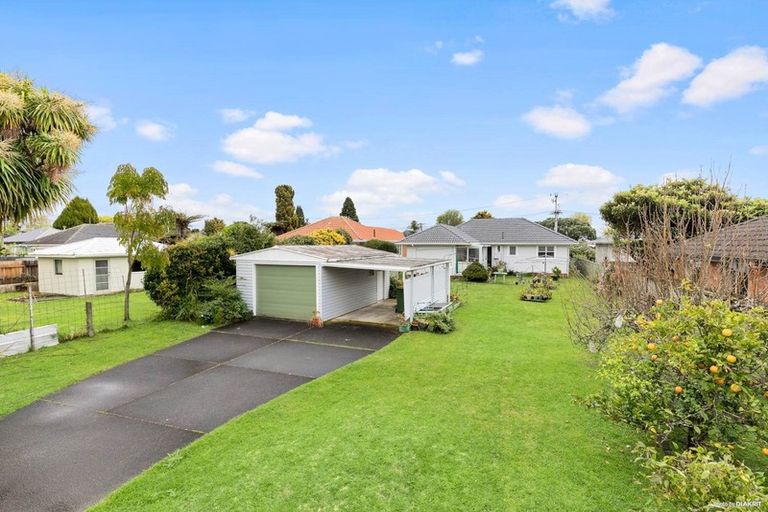 Photo of property in 12 Taikata Road, Te Atatu Peninsula, Auckland, 0610