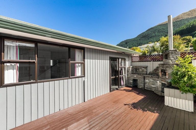 Photo of property in 15 Avalon Crescent, Fernhill, Queenstown, 9300