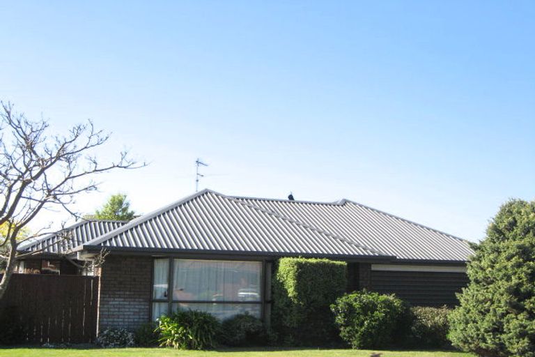 Photo of property in 18 Creese Place, Redwood, Christchurch, 8051