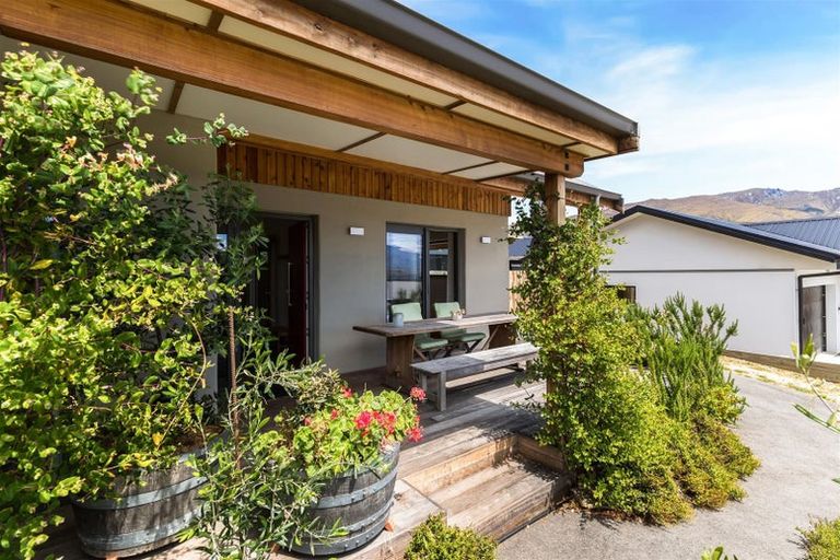 Photo of property in 25 The Heights Avenue, Wanaka, 9305