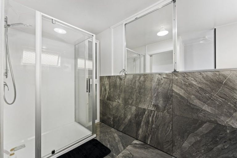 Photo of property in 27 Weraroa Road, Levin, 5510