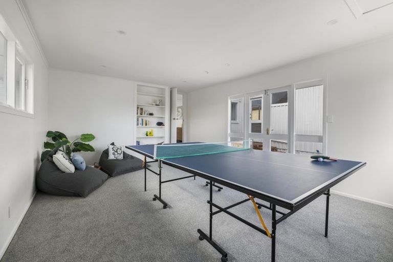 Photo of property in 226 East Coast Road, Forrest Hill, Auckland, 0620