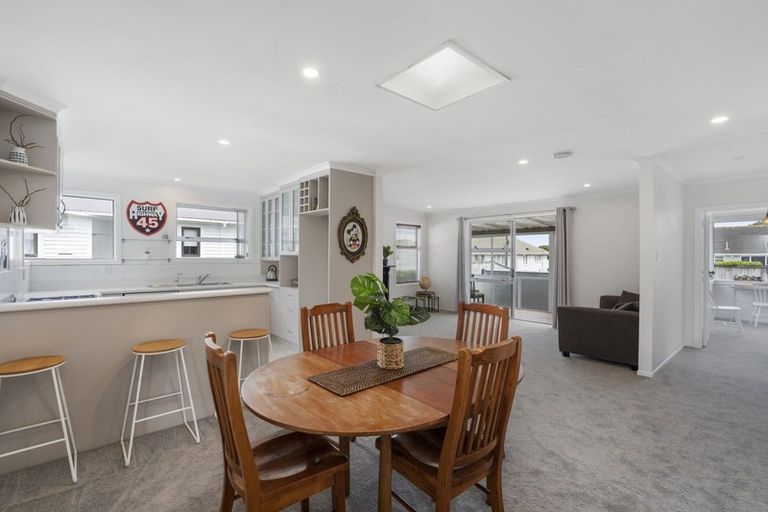 Photo of property in 16 Karaka Street, Merrilands, New Plymouth, 4312