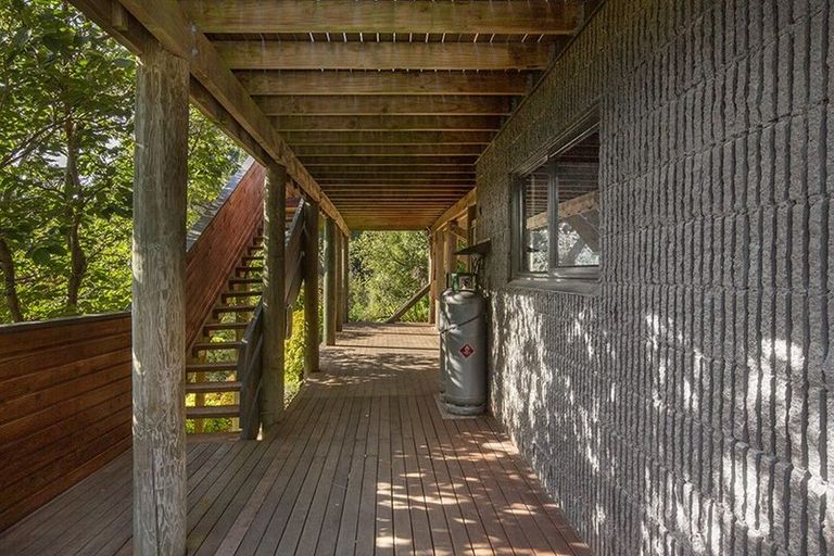 Photo of property in 4a Foxfield Lane, Westmorland, Christchurch, 8025