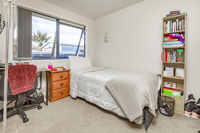 Photo of property in 1/52 Sikkim Crescent, Clover Park, Auckland, 2019