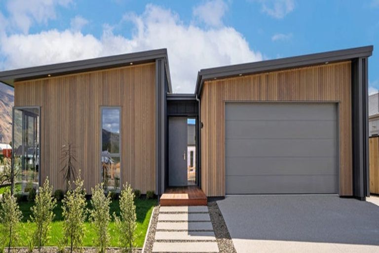 Photo of property in 86 Northlake Drive, Wanaka, 9305