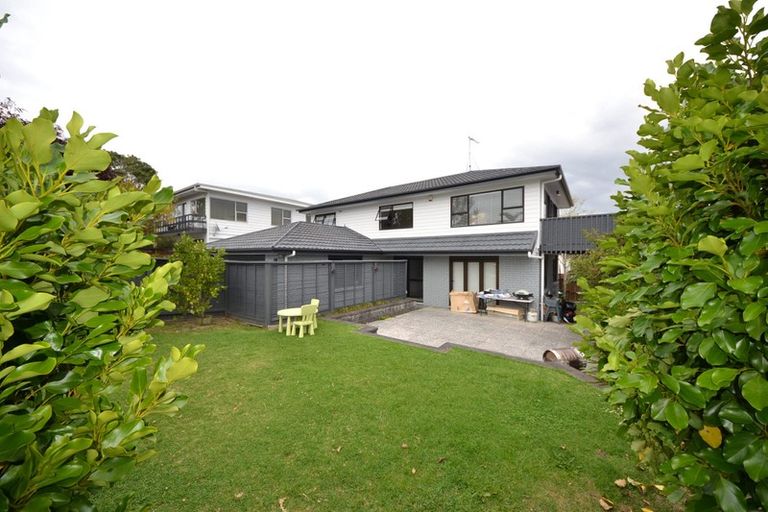 Photo of property in 2/42 Aberdeen Road, Campbells Bay, Auckland, 0620