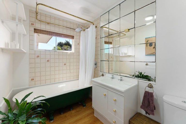 Photo of property in 6 Rangiuru Road, Otaki Beach, Otaki, 5512