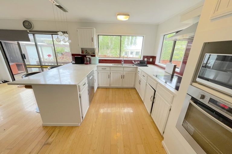 Photo of property in 47 Chatswood Grove, Chatswood, Auckland, 0626