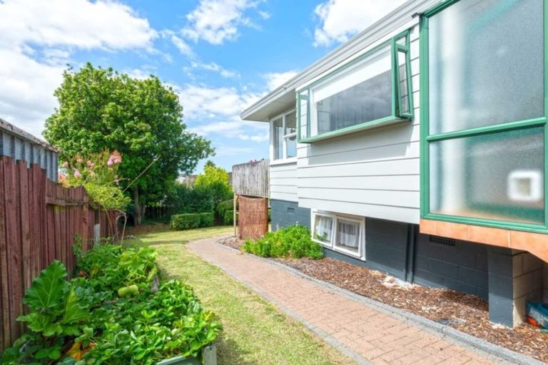 Photo of property in 36 Butterworth Drive, Glendene, Auckland, 0602