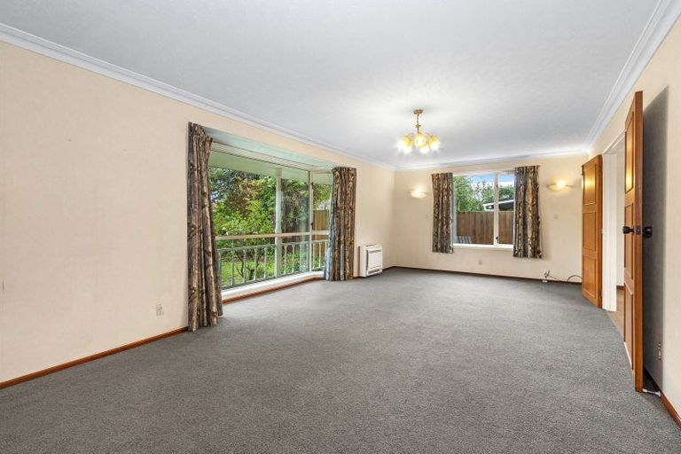 Photo of property in 40 Camberwell Place, Avonhead, Christchurch, 8042