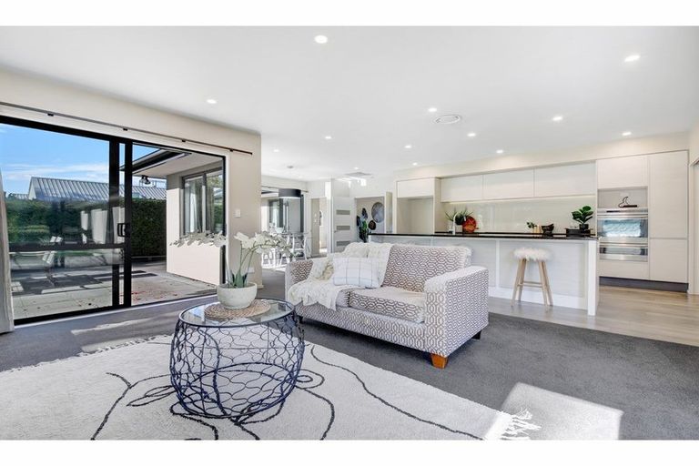 Photo of property in 86 Oakgrove Drive, Rangiora, 7400